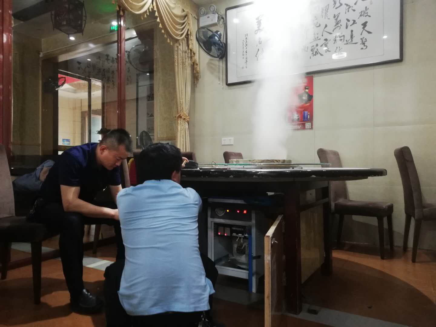 定制蒸汽發(fā)生器配套蒸汽石鍋魚(yú)餐廳效果好