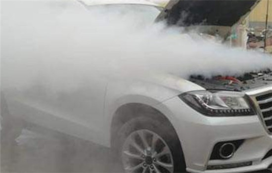 洗車無需排隊等待，使用洗車蒸汽發(fā)生器在家就能洗車保養(yǎng)
